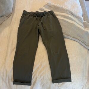 Lululemon on the fly pants in sage green size 6